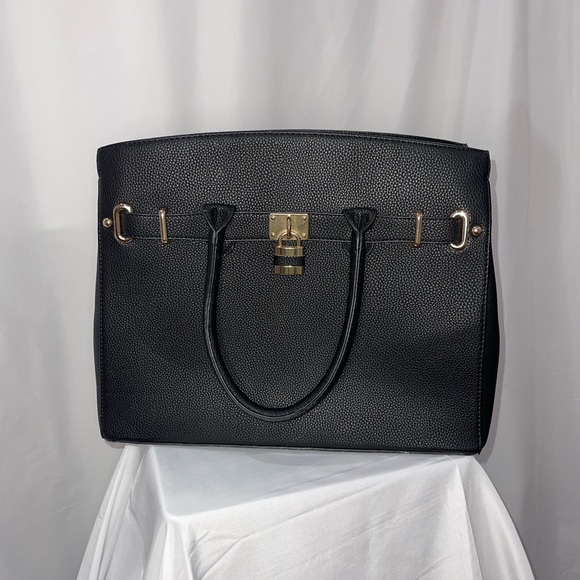 🖤🔒 Chic Black Bag with Straps and Lock Design🔒🖤 - Picture 3 of 7